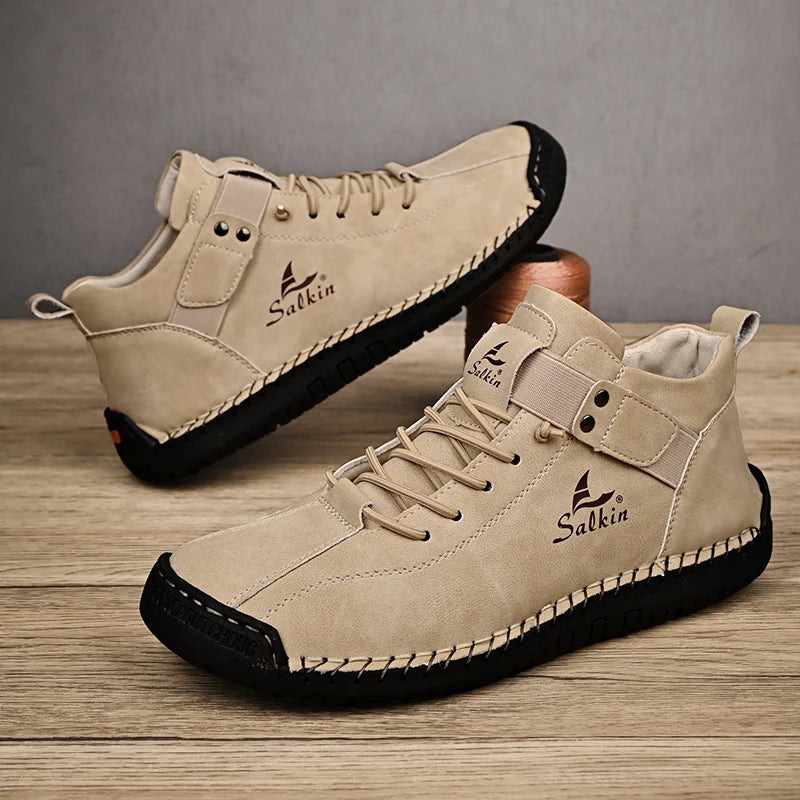 Novos ténis de homem em pele genuína feitos à mão, design casual 2025, sapatos de pele respiráveis, botas de tornozelo para homem, exterior