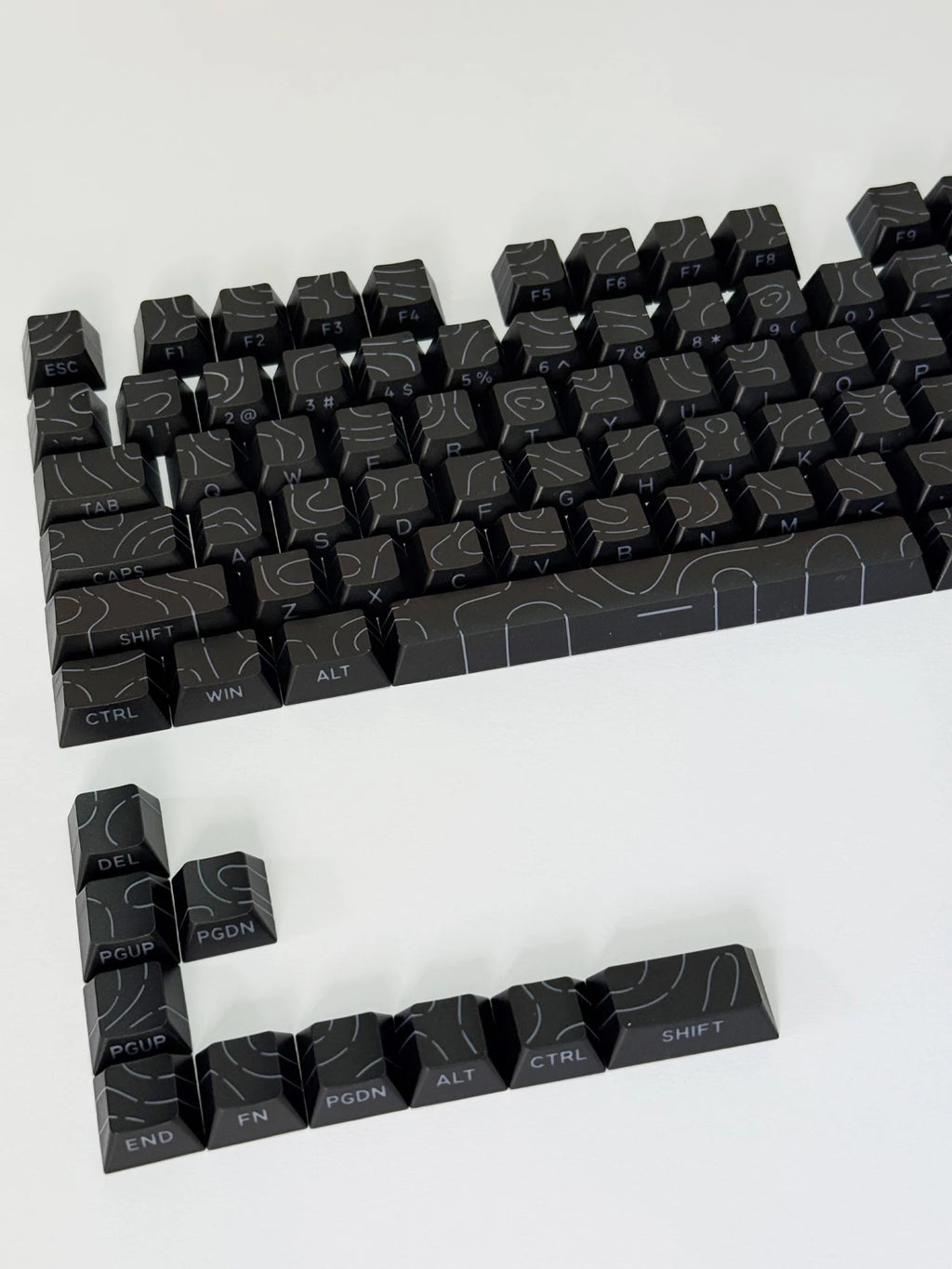 Lines Sided Shine Through Keycaps Cherry Profile Black White 97/133 Keys Customer keycaps for Mechanical Keyboard 60% 65% 75%