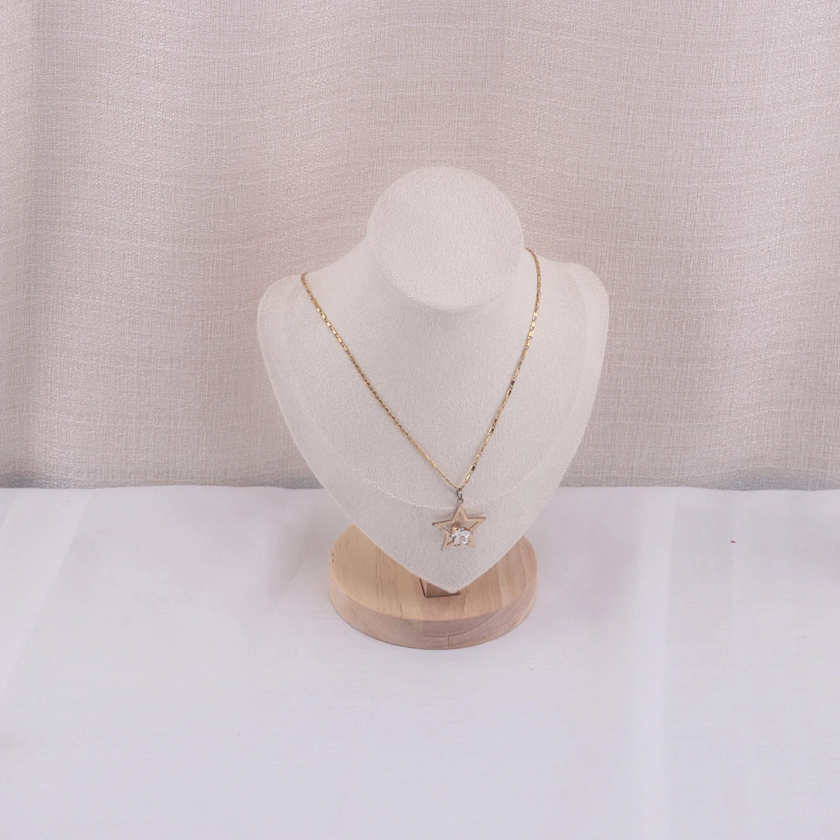 Velvet Portrait Necklace Display Pendant Organizer Jewelry Display Stand Jewelry Mannequin Bust Necklace Pendant Window Display