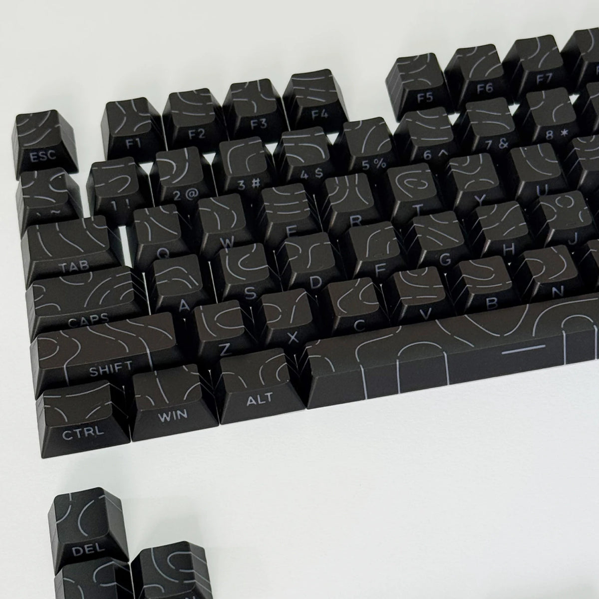 Lines Sided Shine Through Keycaps Cherry Profile Black White 97/133 Keys Customer keycaps for Mechanical Keyboard 60% 65% 75%