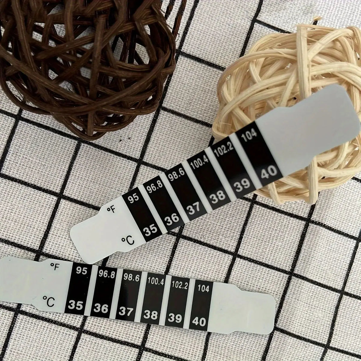 5pcs indoor frontal temperature stickers, reusable temperature stickers, temperature measuring stickers color-changing liquid cr