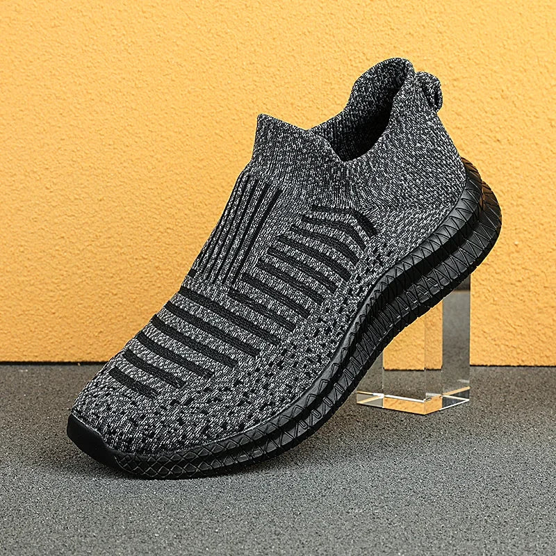 2026 Breathable Men Casual Shoes Lightweight Outdoor Male Walking Shoes Anti-slip Men's Sneakers Slip on Flats Vulcanized Shoes