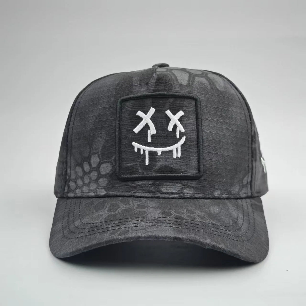 Stylish camouflage baseball caps and fashionable badges - adjustable back closure, breathable fabric, perfect for casual wear