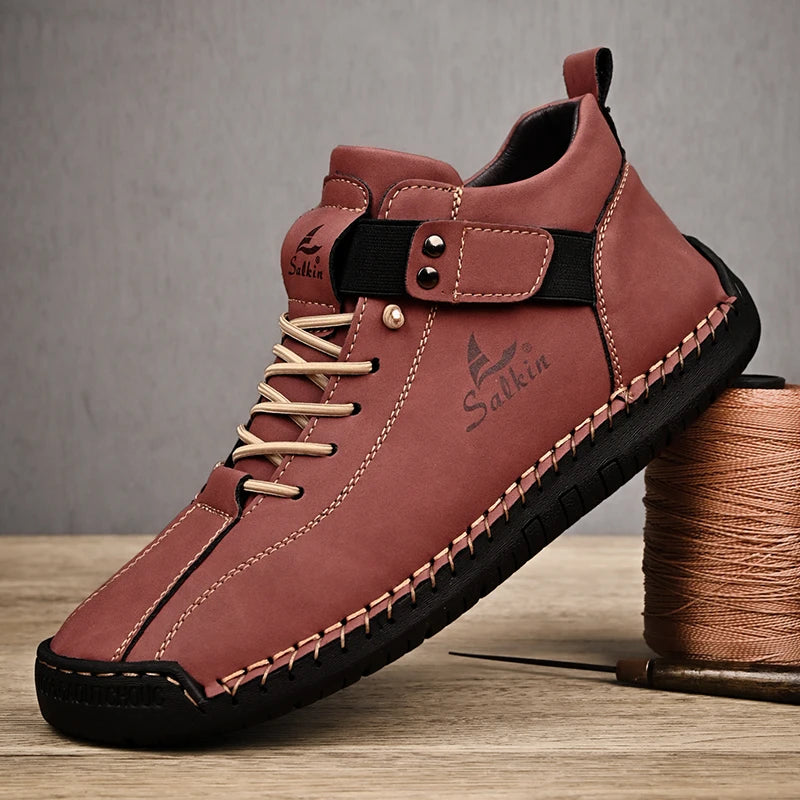 Novos ténis de homem em pele genuína feitos à mão, design casual 2025, sapatos de pele respiráveis, botas de tornozelo para homem, exterior