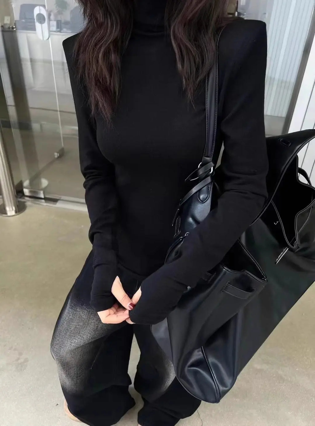 Women's High Neck Long Sleeve Top 2026 Spring New Korean Minimalist No Cuff Sleeve Design Structured Shoulder Slim Fit Knitwear