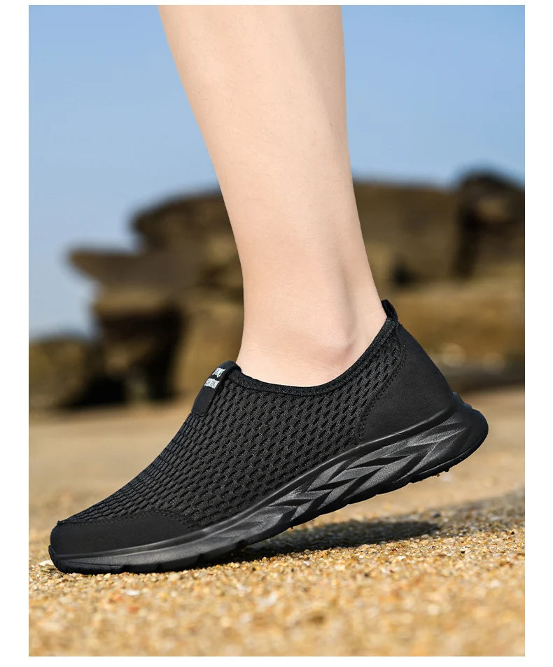 Men's and Women's Casual Breathable Walking Couple Shoes, Outdoor Soft, Lightweight, Fashionable Sports Shoes, 2025 New Model