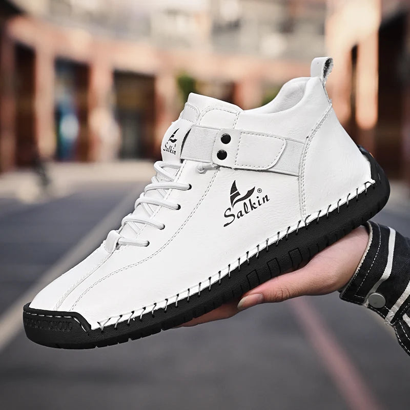 Novos ténis de homem em pele genuína feitos à mão, design casual 2025, sapatos de pele respiráveis, botas de tornozelo para homem, exterior