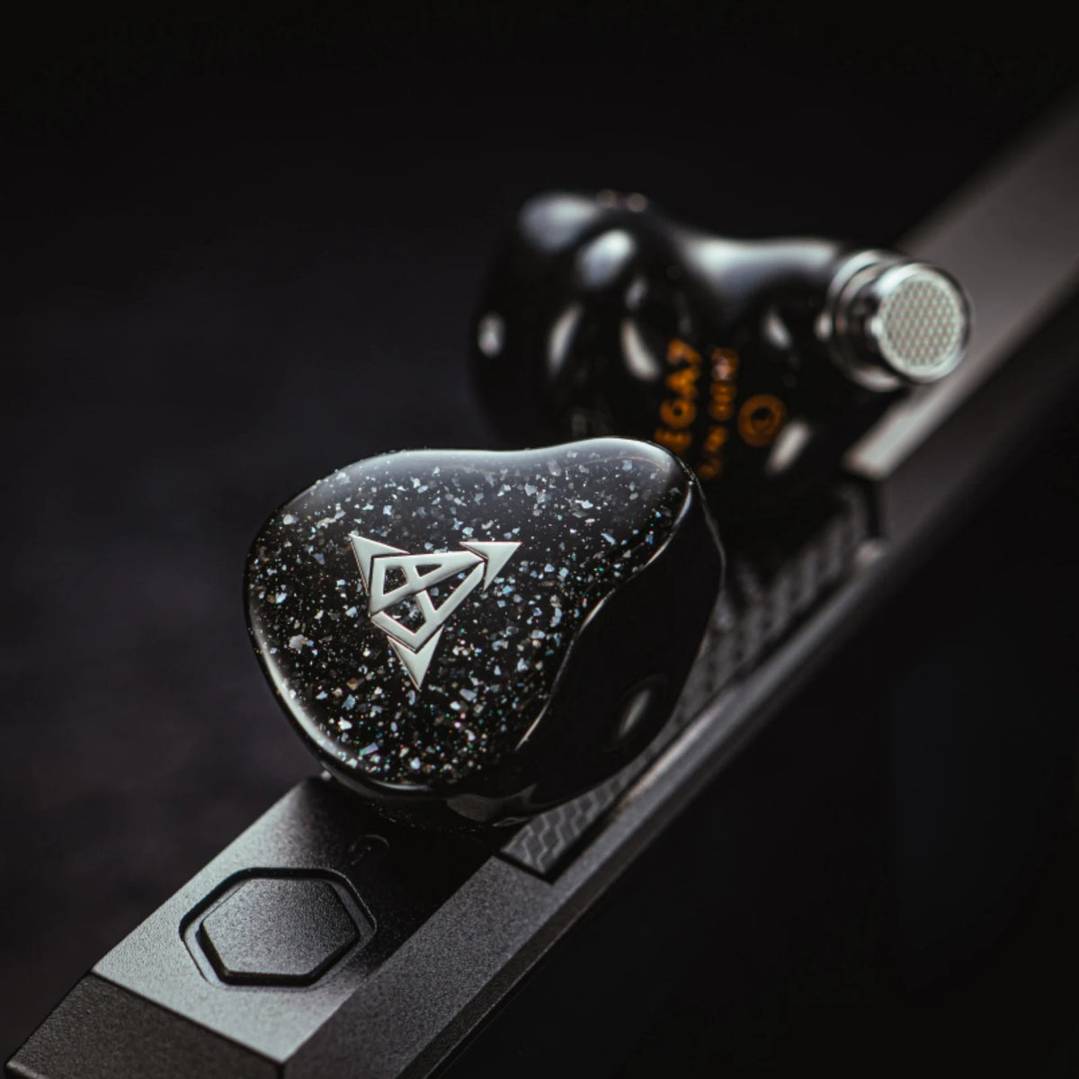 Hisenior-Mega7 4BAs(Sonion)+2BAs(Knowles) +1DD 7-Drivers Hybrid HiFi IEM 4.4mm 0.78 2pin
