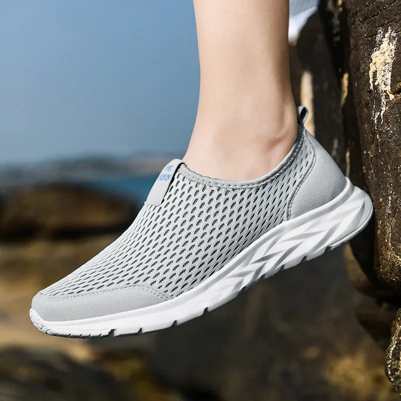 Men's and Women's Casual Breathable Walking Couple Shoes, Outdoor Soft, Lightweight, Fashionable Sports Shoes, 2025 New Model