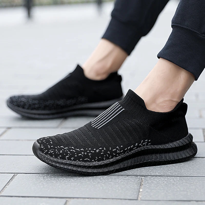 2026 Breathable Men Casual Shoes Lightweight Outdoor Male Walking Shoes Anti-slip Men's Sneakers Slip on Flats Vulcanized Shoes