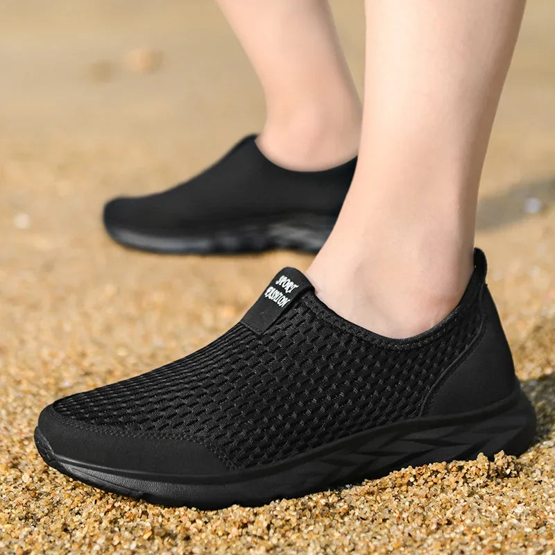 Men's and Women's Casual Breathable Walking Couple Shoes, Outdoor Soft, Lightweight, Fashionable Sports Shoes, 2025 New Model