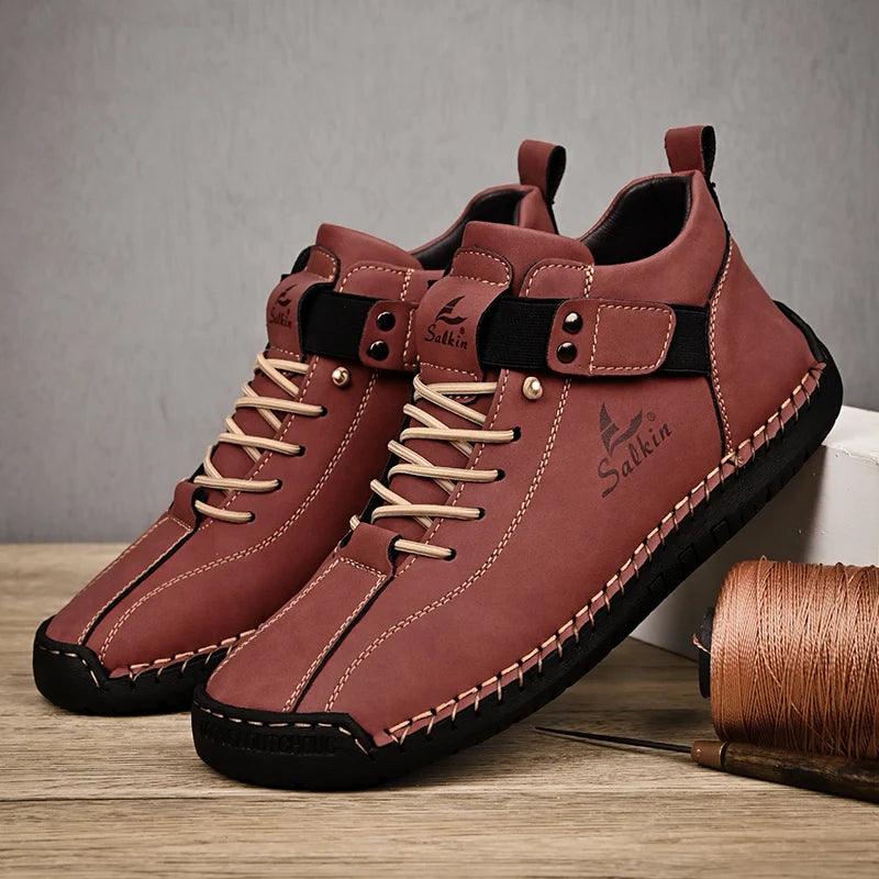 Novos ténis de homem em pele genuína feitos à mão, design casual 2025, sapatos de pele respiráveis, botas de tornozelo para homem, exterior