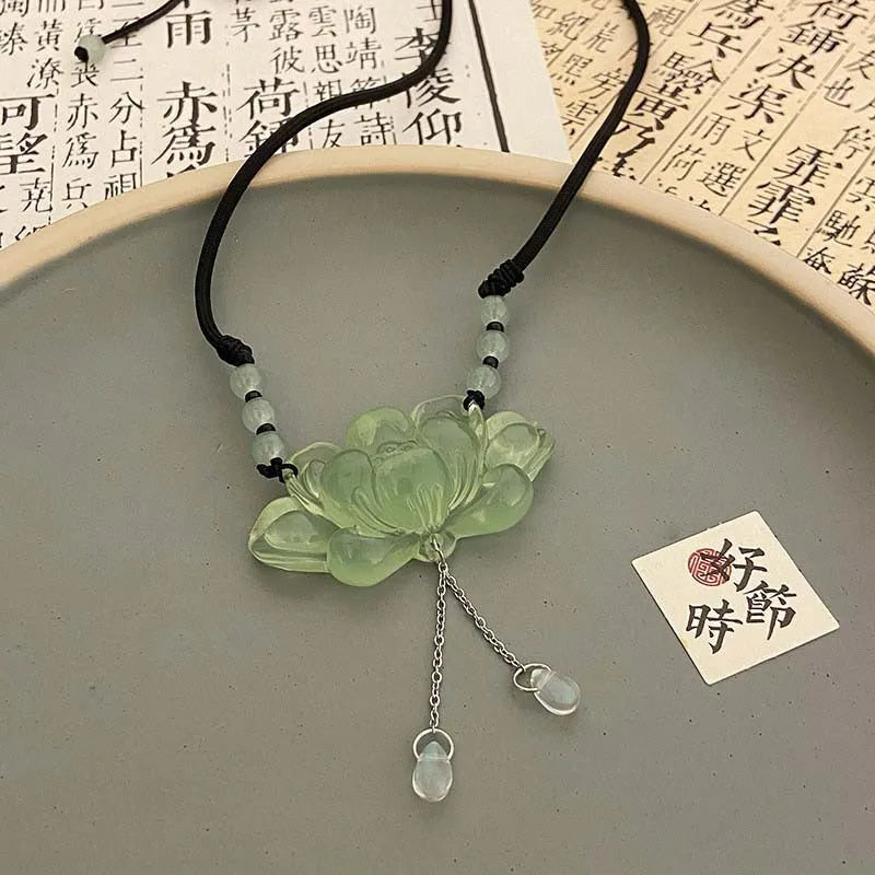 New Chinese style ancient style ice jade lotus pendant necklace 2024 new summer niche high-end Hanfu ancient costume accessories