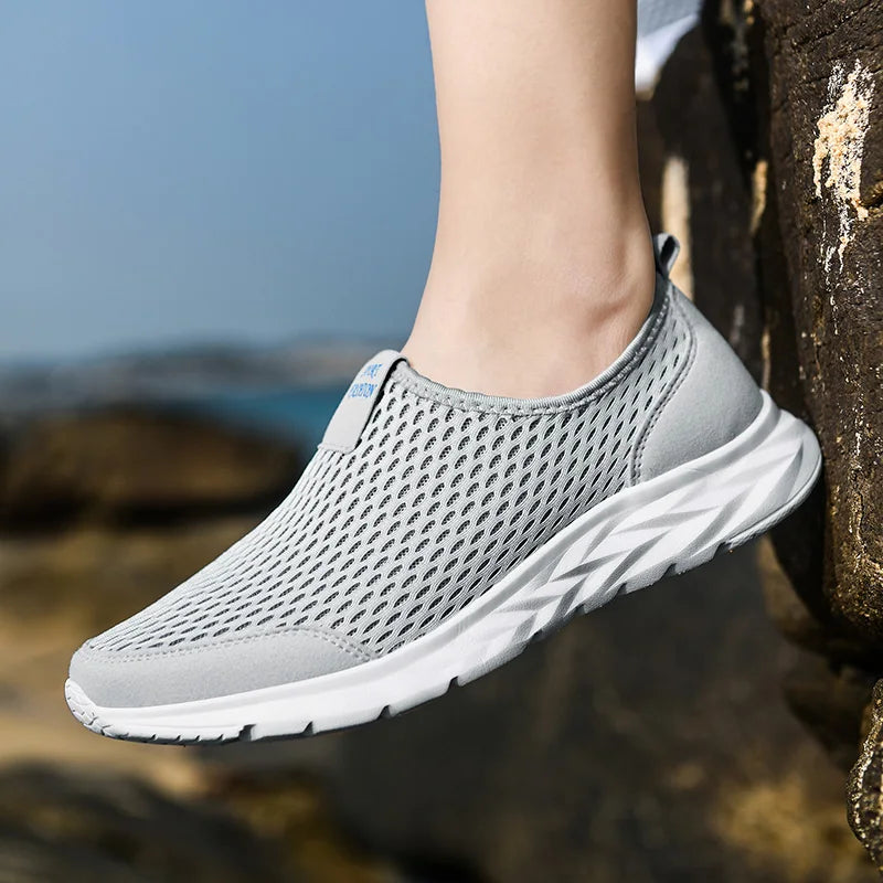 Men's and Women's Casual Breathable Walking Couple Shoes, Outdoor Soft, Lightweight, Fashionable Sports Shoes, 2025 New Model