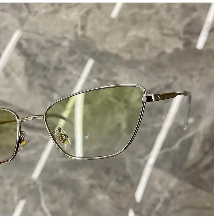 Sunglasses Woman 2026 Ultra Light Cat Eye Sun Glasses for Women UV Protection Retro Flat Eyepieces Oval Face Travel Shades