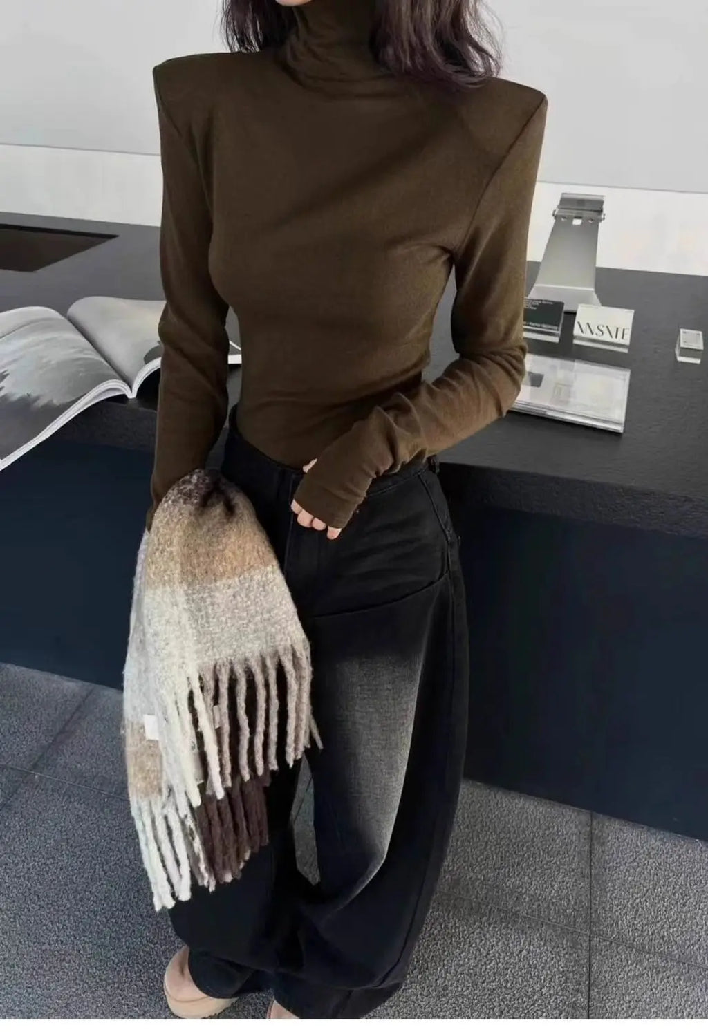 Women's High Neck Long Sleeve Top 2026 Spring New Korean Minimalist No Cuff Sleeve Design Structured Shoulder Slim Fit Knitwear