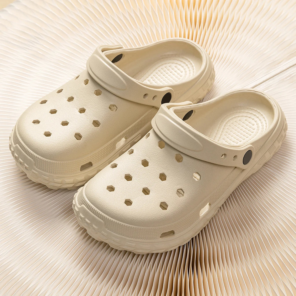 Women and Men's Hole Shoes Summer Non-Slip Outdoor Sandals Closed Toe Shit Feeling Beach Slippers Thick Bottom Soft Bottom
