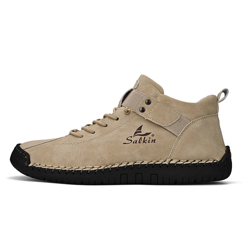 Novos ténis de homem em pele genuína feitos à mão, design casual 2025, sapatos de pele respiráveis, botas de tornozelo para homem, exterior