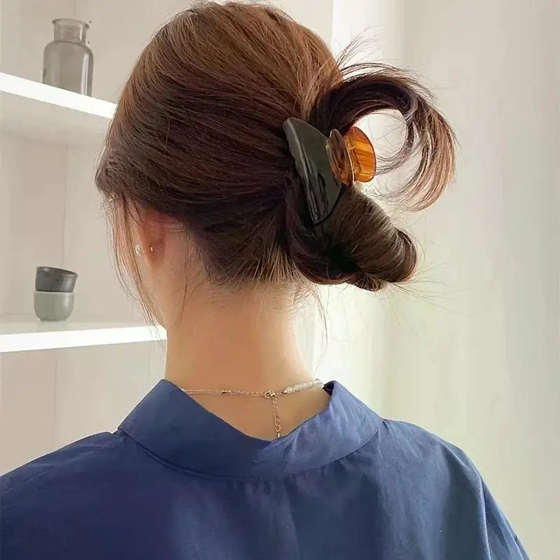 French Women's Hair Clips Elegant Acetate Hair Claw Medium Size Sweet Shark Clip Exquisite Girl Hairs Accessories Headwear 2024