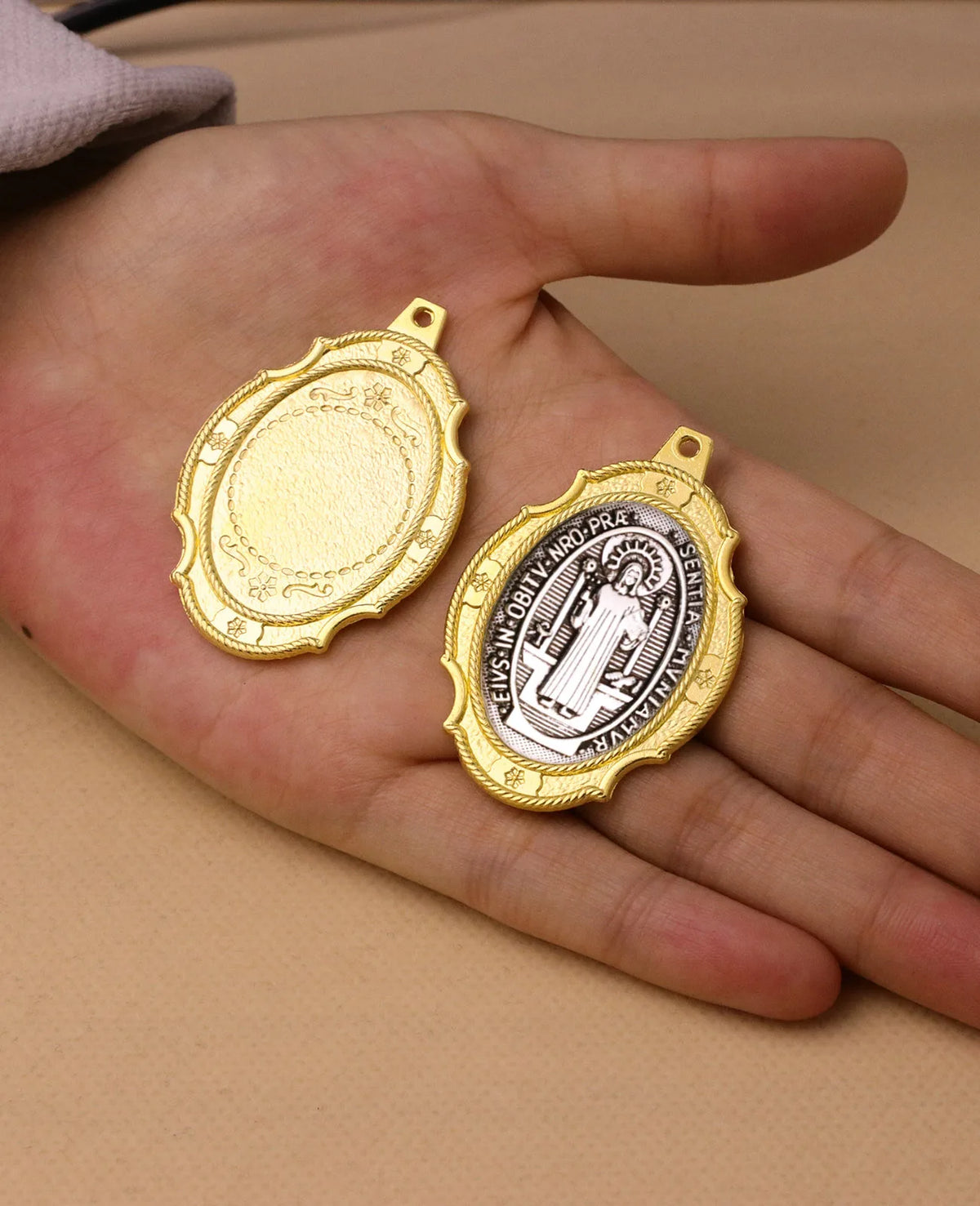10 Styles 3 Colors Holy Icon Our Lady of Mount Carmel Miracle Madonna Pio Sacred Heart Jesus Pendant DIY Religious Keychain Part