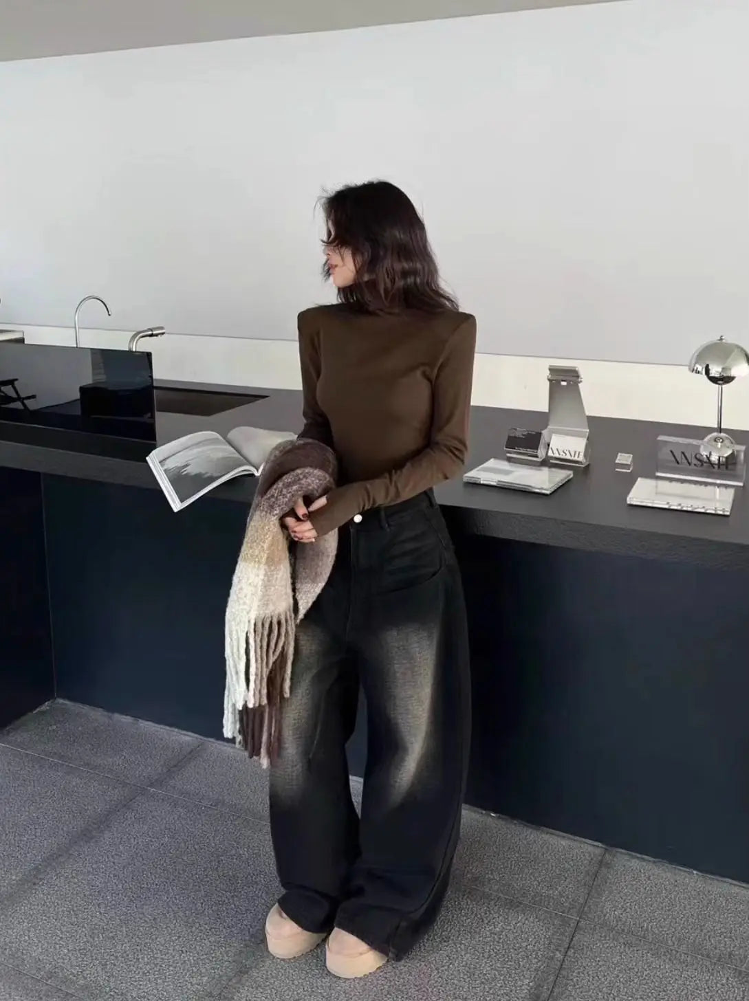 Women's High Neck Long Sleeve Top 2026 Spring New Korean Minimalist No Cuff Sleeve Design Structured Shoulder Slim Fit Knitwear