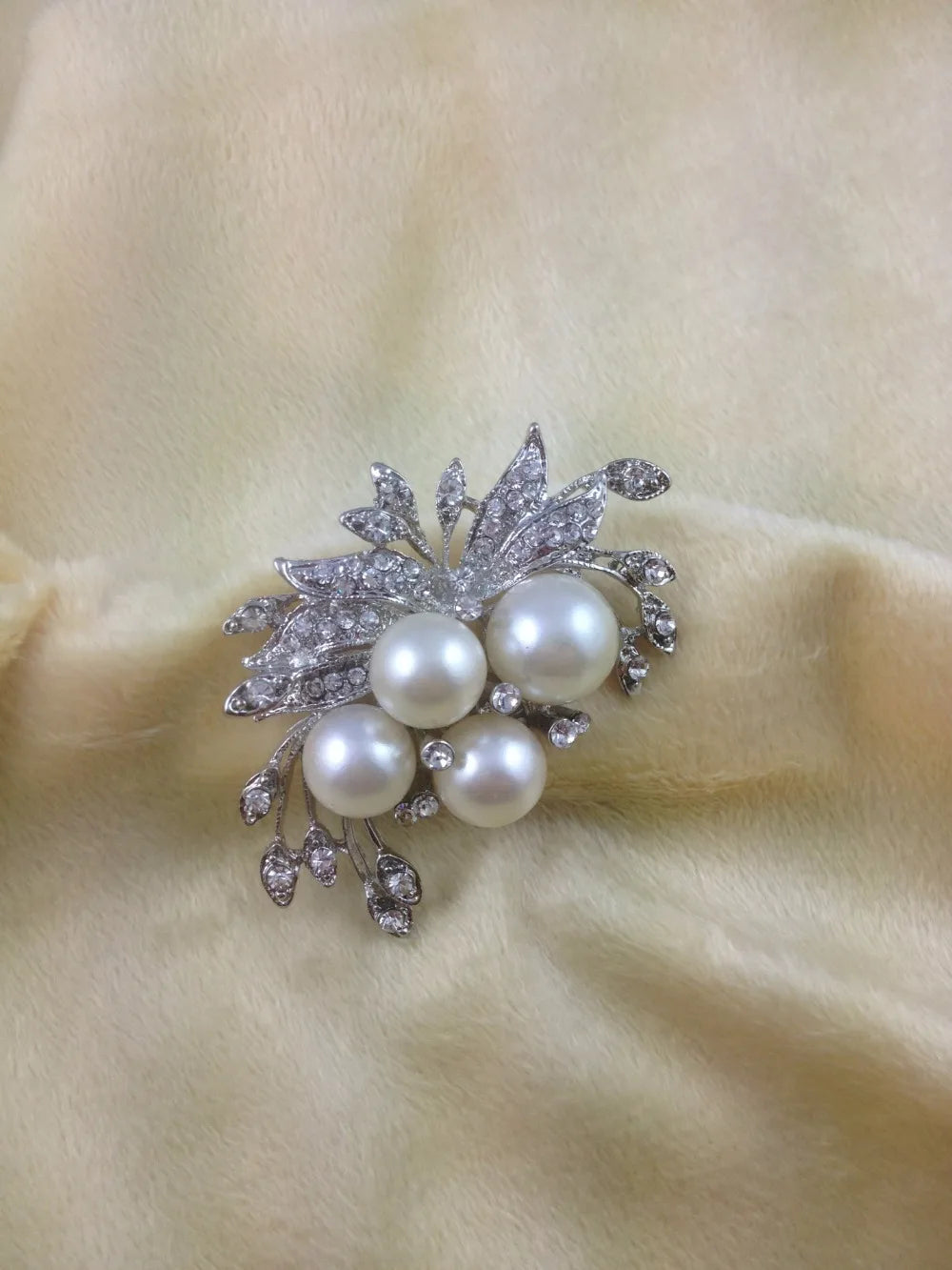 New Retro Rhinestone Pearl flower bride wedding brooch fashion Shawl Scarf Buckle pins gift jewelry Wholesale  H1092