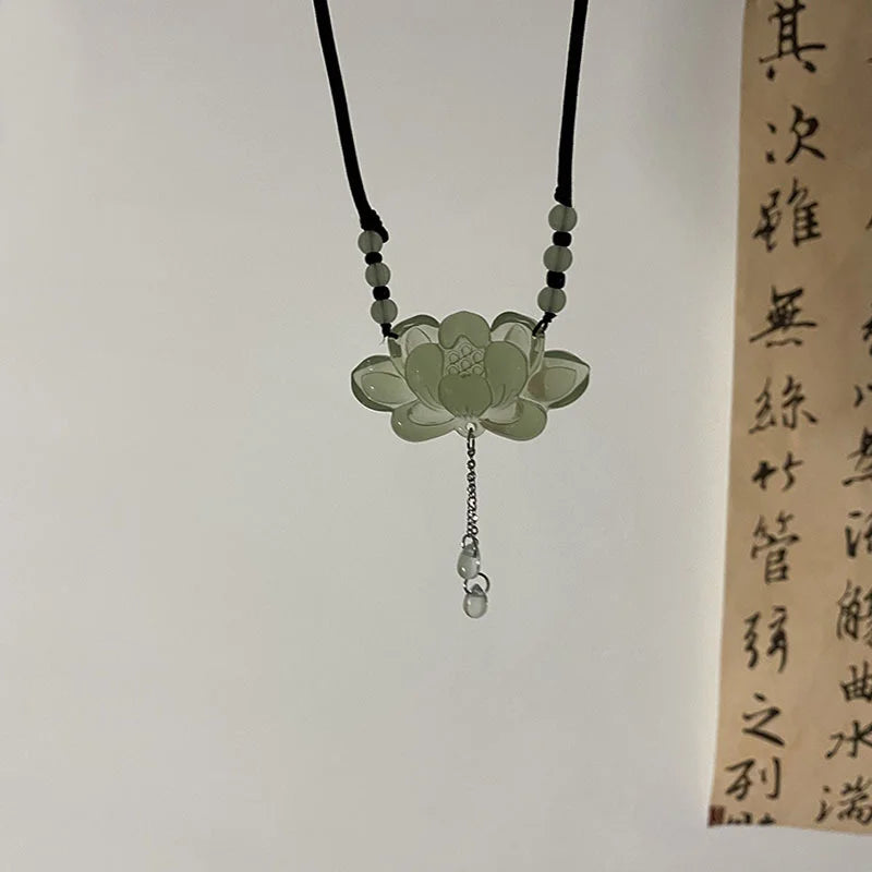 New Chinese style ancient style ice jade lotus pendant necklace 2024 new summer niche high-end Hanfu ancient costume accessories