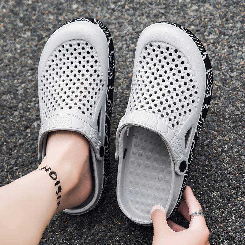 Men's Clog Slippers Breathable Hole Design Lightweight Adjustable Back Strap Summer Multi-scene Bathroom Beach Garden Shoes