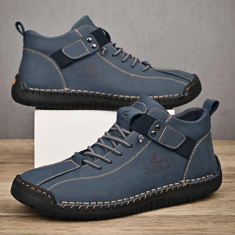 Novos ténis de homem em pele genuína feitos à mão, design casual 2025, sapatos de pele respiráveis, botas de tornozelo para homem, exterior