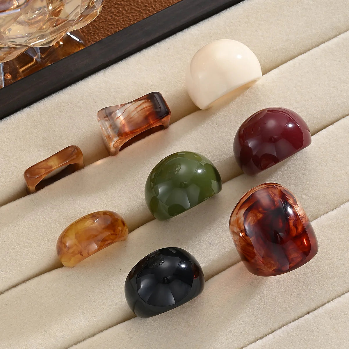 KMVEXO 8Pcs/Set Irregular Wide Large Chunky Rings Set for Women Vintage Acrylic Resin Geometric Stacking Wear Finger Jewelry