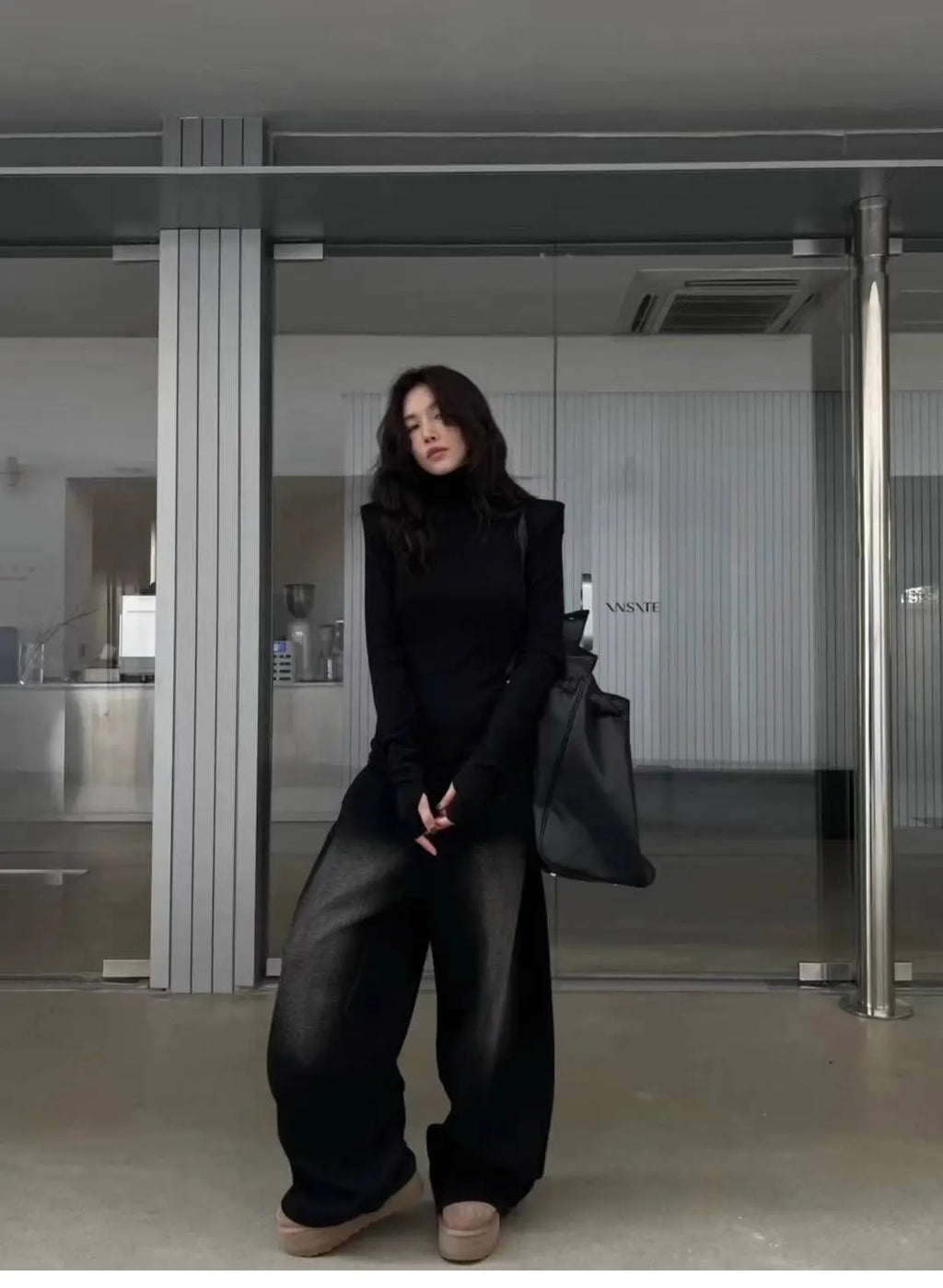 Women's High Neck Long Sleeve Top 2026 Spring New Korean Minimalist No Cuff Sleeve Design Structured Shoulder Slim Fit Knitwear