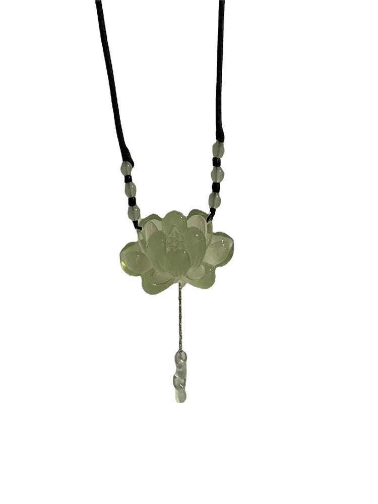 New Chinese style ancient style ice jade lotus pendant necklace 2024 new summer niche high-end Hanfu ancient costume accessories