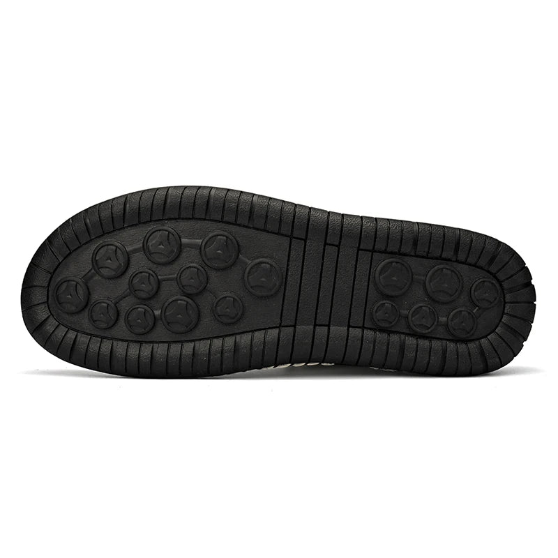 Novos ténis de homem em pele genuína feitos à mão, design casual 2025, sapatos de pele respiráveis, botas de tornozelo para homem, exterior