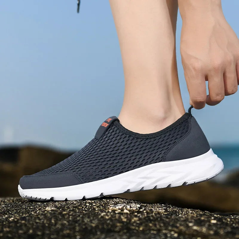 Men's and Women's Casual Breathable Walking Couple Shoes, Outdoor Soft, Lightweight, Fashionable Sports Shoes, 2025 New Model