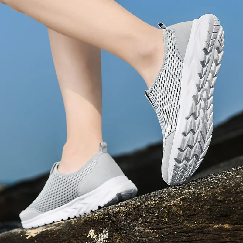 Men's and Women's Casual Breathable Walking Couple Shoes, Outdoor Soft, Lightweight, Fashionable Sports Shoes, 2025 New Model