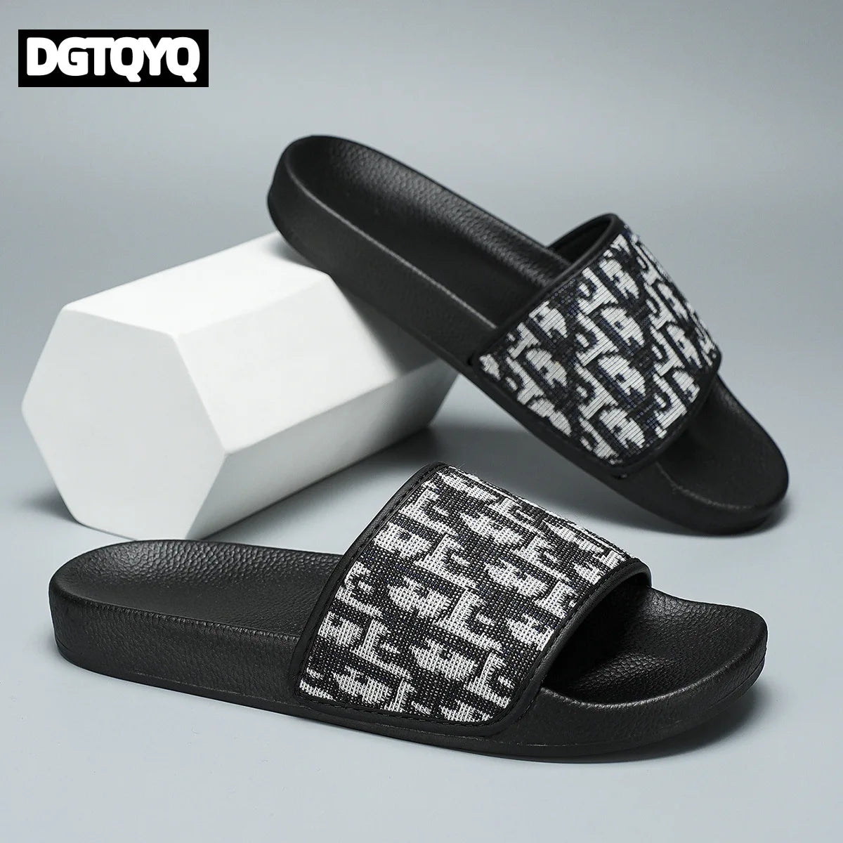 2026 New Men's Home Slippers Lightweight Summer New Style Flat and Worn Casual Retro Patterned Anti-slip Quick-drying Sandals