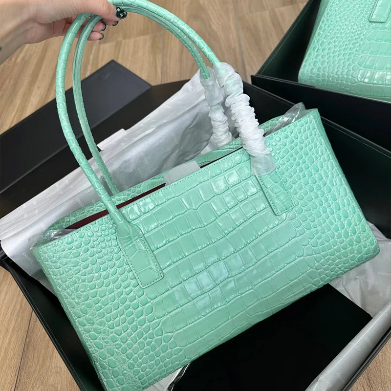 Luxury Crocodile Print Vintage Green Handbag, Large Capacity Magnetic Buckle Clutch, Casual Elegant Commuter Purse For Women Bag
