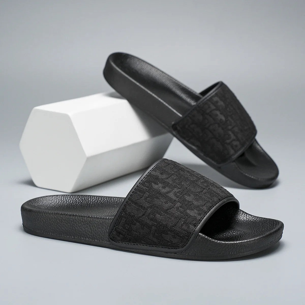 2026 New Men's Home Slippers Lightweight Summer New Style Flat and Worn Casual Retro Patterned Anti-slip Quick-drying Sandals