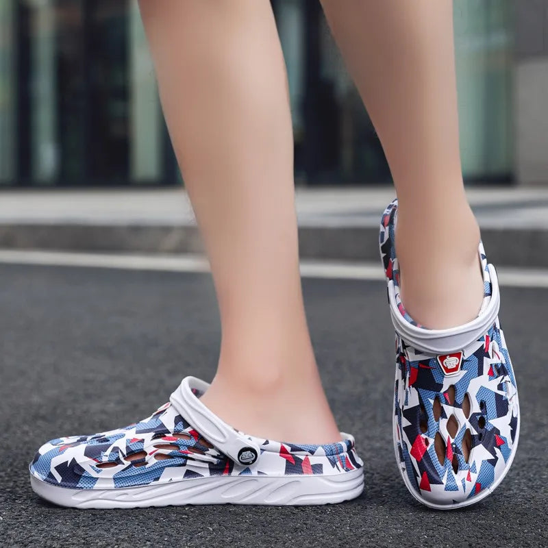 2026 New Fashion Sandals Men Clog Sandals Comfortable Breathable Beach Sandals Men Women Clogs Slippers Soft Bottom Men Shoes