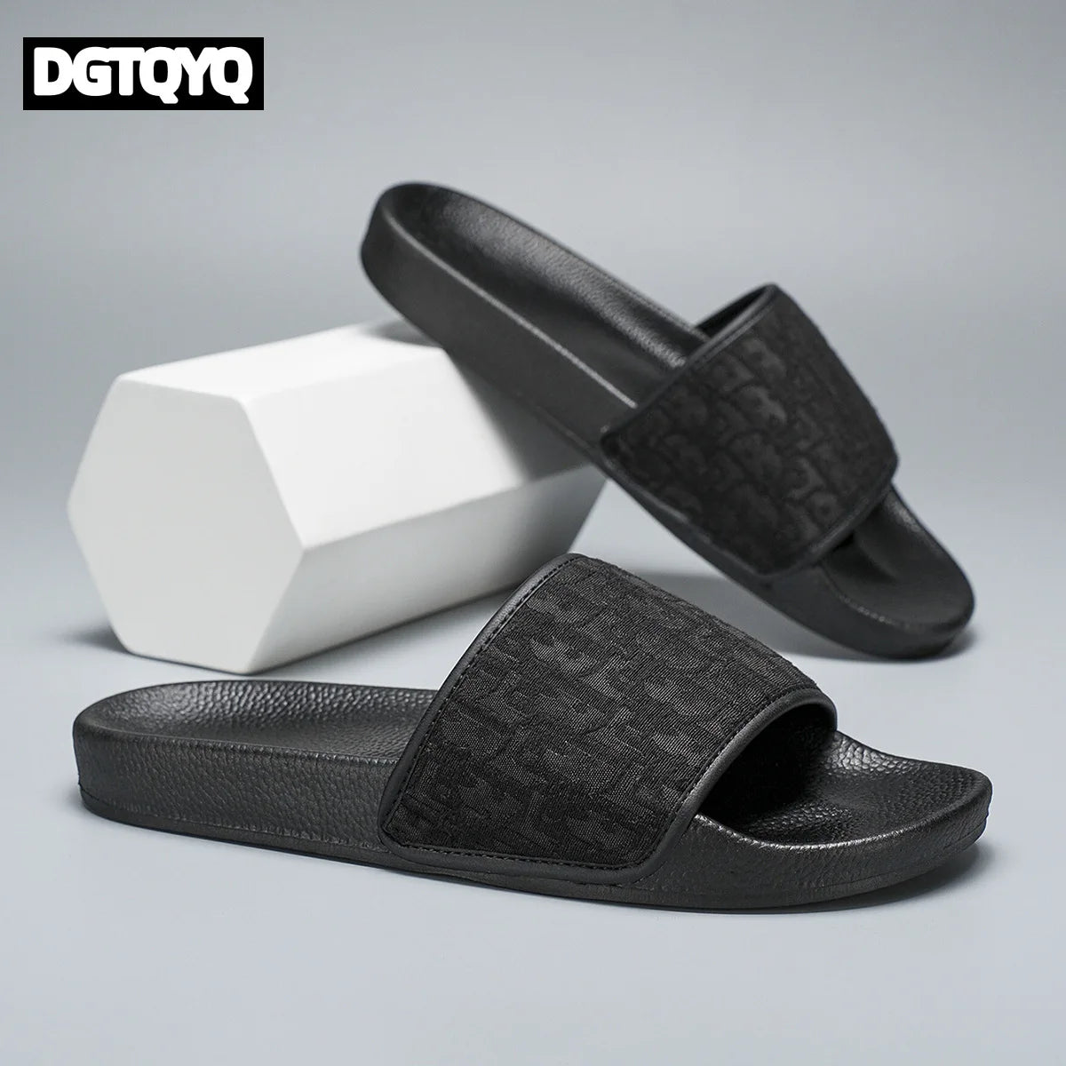 2026 New Men's Home Slippers Lightweight Summer New Style Flat and Worn Casual Retro Patterned Anti-slip Quick-drying Sandals