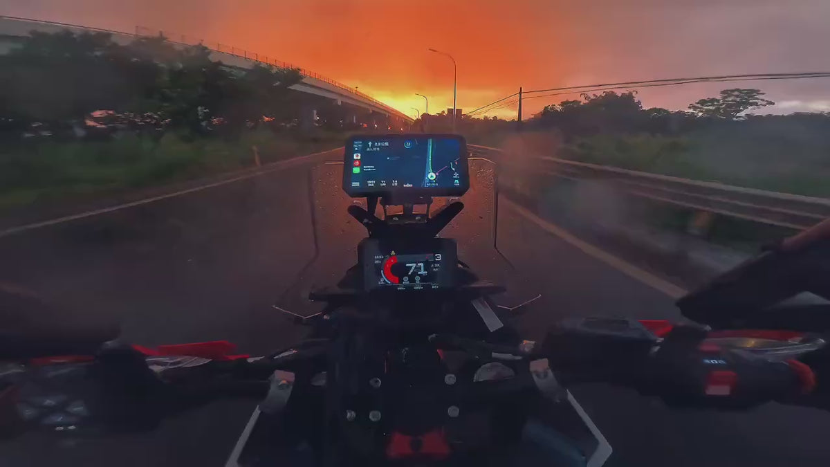 5" Smart Motorcycle Display, Wireless CarPlay & Android Auto,Navigation Support, Siri & Google Assistant, IP67 Waterproof